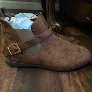 Comfortview brown suede ankle booties boots
